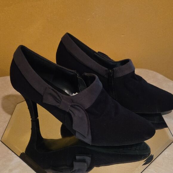 Covington Dark Loafers with Bow Accent - Picture 2 of 7